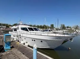 Marina Estensi Floating Resort - Classic Yacht