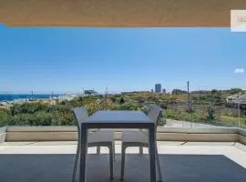 Pembroke 2BR Sea View Apartment Near Beach