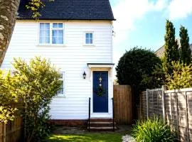Pretty Kentish Weatherboard Cottage, Calm & Cosy