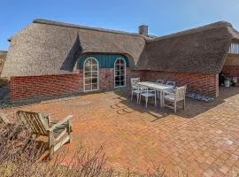 Three-Bedroom Holiday Home With A Fireplace In Ringkøbing