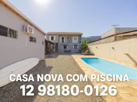 Casa de 4 suites com piscina, próxima a praias e do centro de Ubatuba