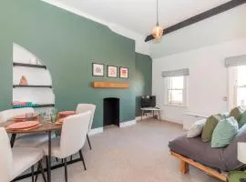 Tranquil Twickenham Gem 3 mins to Station & Thames - Pass the Keys