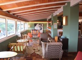 Hotel S'Aguarda Cadaqués1962 by Fimedhotels, hotel en Cadaqués