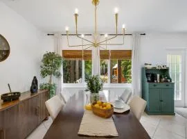 Cozy Dania Beach House with Fenced Backyard