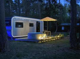 Ferienhäuser Insel Usedom - Luxuswohnwagen 4 mit Whirlpool direkt am Achterwasser, viešbutis mieste Liutovas