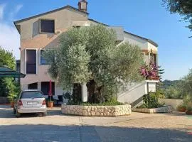 Stunning Apartment In Palit With Wifi