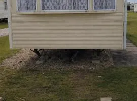 Cozy 8 berth caravan on site pool
