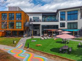The Block Hotel & Commons, hotel in Silverthorne