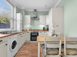 Cosy Green End Retreat