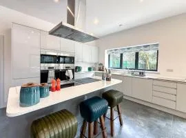 4 Bed in Acton oc-k40259
