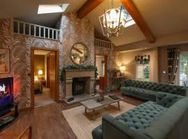 Grand Fir Lodge - The Hollies Retreats