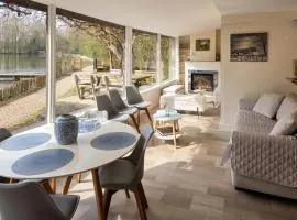 Charming chalet with Pond in Kortessem