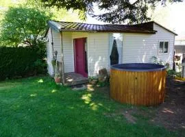 Tiny house met Hottub 4pers The Firefly
