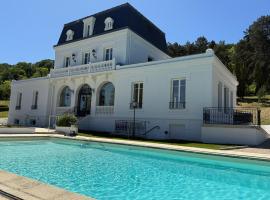 DomaineduRocBlanc, hotell i Merey