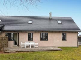 Pet Friendly Apartment In Gilleleje With House A Panoramic View, hotel sa Gilleleje