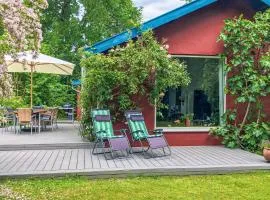 2 Bedroom Cozy Home In Dronningmølle