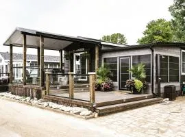 Lakefront Retreat with Fire pit perfect for families