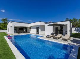 Villa Jagoda by Interhome, hotel a Ladići