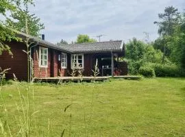 Ferienhaus-auf-Naturgrundstueck-mit-Ofen-Tischfussball-und-zwei-Terrassen