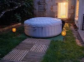 Au doux rêve gite avec piscine et spa privés, hotel v destinaci Puyfebert