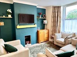 4-Bed House in Central Rye Parking & Garden