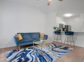 Chic Blue Apt w Patio - 10 mins from Lenox Mall
