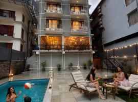 Hotel Asiia Holiday Central Heated and Air Cooled with Swimming Pool, Near mall road, hotel u gradu 'Kasol'