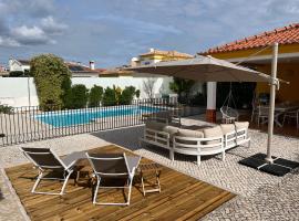 Family Villa in Azeitão with Pool, hotel a Azeitao
