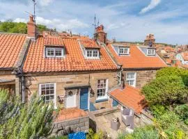 1 Bed in Robin Hoods Bay oc-g0186