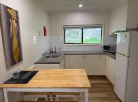 Froggys Quarters Cabin 3 Emu
