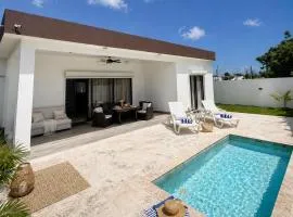 Modern 2BR Villa with Private Pool, Starlink WiFi, Security, Near Macao Beach