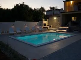 Holiday House Mara