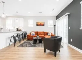 IRIE Living-Haven 2BR Home with Pool Gym Access