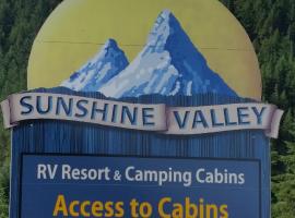 Sunshine Valley RV Resort and Cabins, hotel v mestu Sunshine Valley