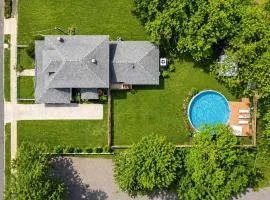Roberson House Private Pool Walk to DT Sleeps 12