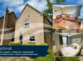 Baybreak - Part of the The Bay Filey Holiday Village with pool, gym and direct beach access, pub, restaurant, tennis and meadows walks