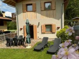 Chalet in Pieve di Ledro-Ledrosee 57751, hotel u gradu Pjeve Di Ledro