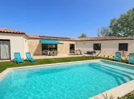 Awesome Home In Les Plans With Private Swimming Pool, Can Be Inside Or Outside