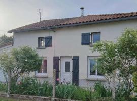 Gîte Chez Dédé, hotel i Brillac