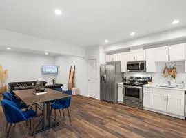 Modern Condo with City Views Walk to Tacoma Dome Reserved Parking