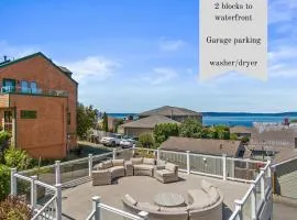 Cozy Old Town condo Garage Patio Steps to Ruston Way!