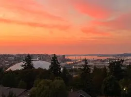 Top floor corner condo with UNREAL views of Commencement Bay DT Tacoma skyline