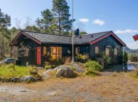 Stunning Home In Øydegard With Wifi