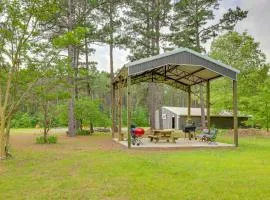Ramp Entry! Quaint Cottage Near Greers Ferry Lake