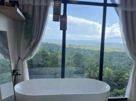 Romantic Glass Cabin w/ Hot Tub |Wi-Fi |Ocean View, hotel em Samal
