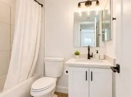Modern 3Bd 2Ba Firepit-Sleeps 8 King Bed