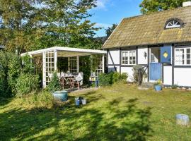 3 Bedroom Nice Home In Trelleborg – hotel w mieście Trelleborg