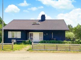 Nice Home In Älmeboda With Wifi, hotel ad Älmeboda