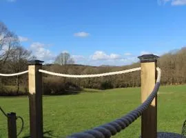 Spinney Wood Glamping, Willow Hut