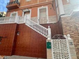 Apartamento nora, מלון בCeuta
